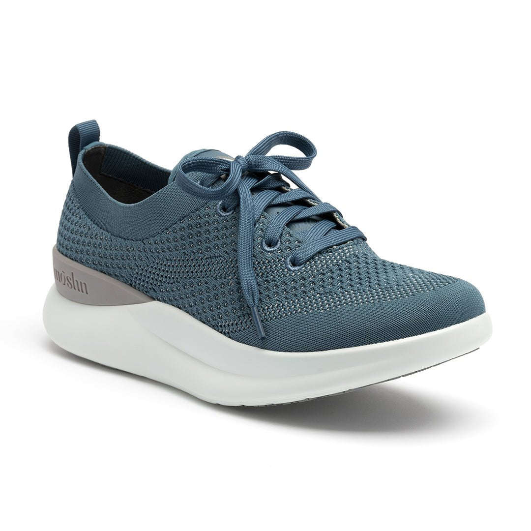 Leap wingtip shoe shown at an angled view, highlighting its sleek design, SmartKnit¨ upper, and Dynamic Motion Technology¨ for stability and propulsion.