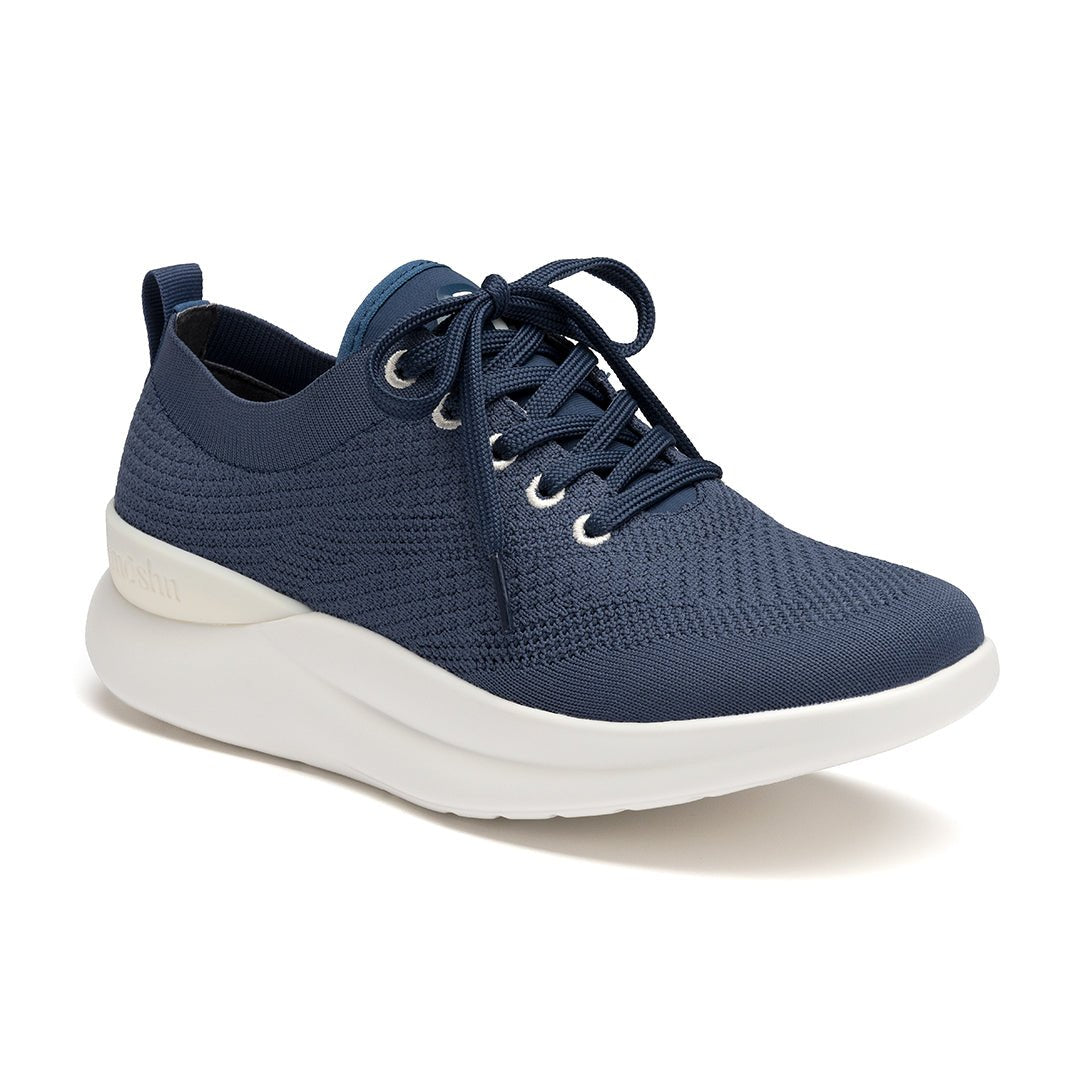 Leap wingtip shoe shown at an angled view, highlighting its sleek design, SmartKnit¨ upper, and Dynamic Motion Technology¨ for stability and propulsion.