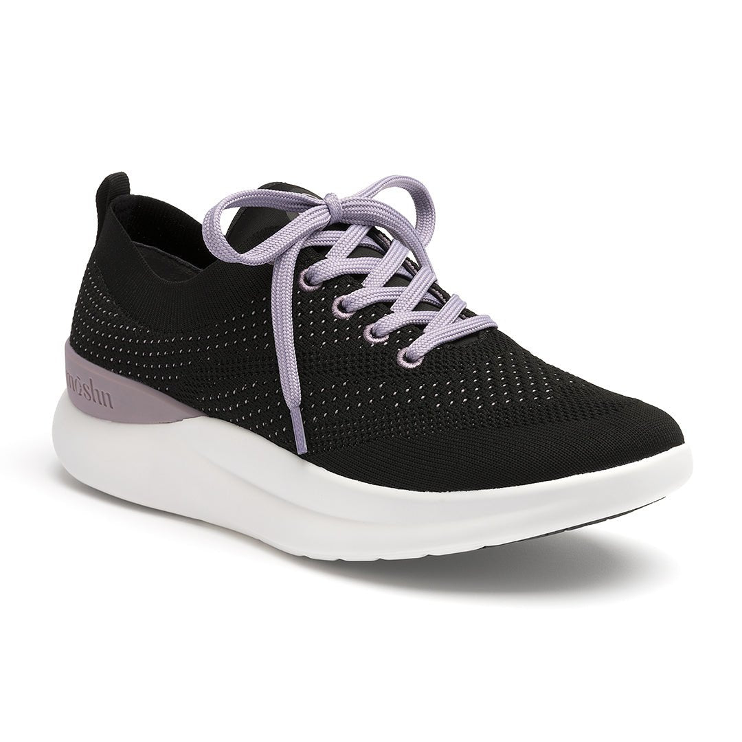 Leap wingtip shoe shown at an angled view, highlighting its sleek design, SmartKnit¨ upper, and Dynamic Motion Technology¨ for stability and propulsion.