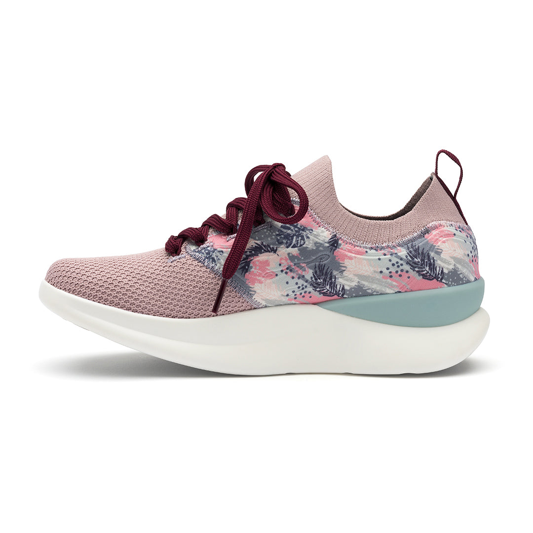 Pulse sneaker inside view, highlighting the cushioned TRUComfort¨ insole, breathable SmartKnit¨ upper, and supportive fit for all-day comfort.