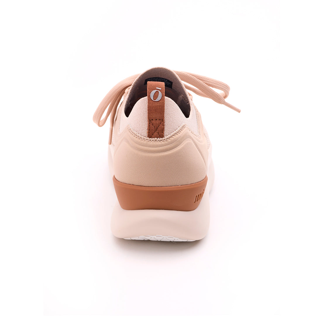 Pulse sneaker heel close-up, highlighting Dynamic Motion Technology¨ for enhanced stability and support with every step.